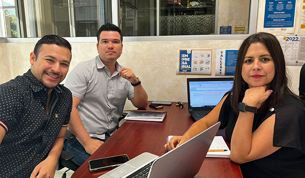 Empresas registradas al programa en sesión de asesoría